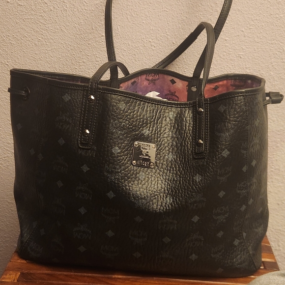 MCM
Anya vegan leather tote - Picture 2 of 11